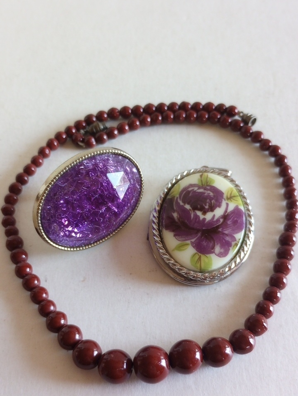 VINTAGE JEWELRY LOT OF THREE CHOKER, PICTURE LOCKET, RING